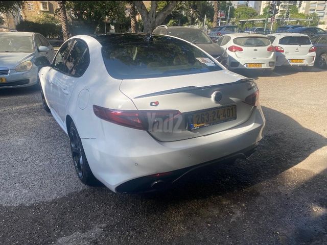 אלפא רומיאו ג'וליה