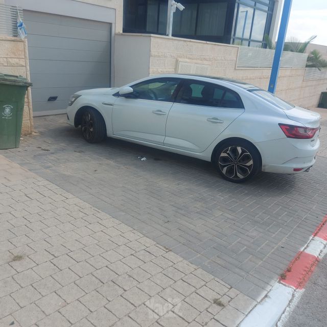 רנו מגאן
