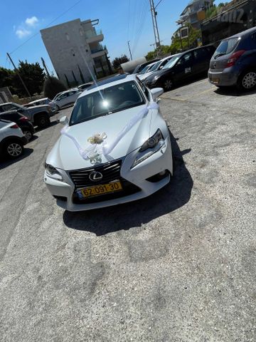 לקסוס IS