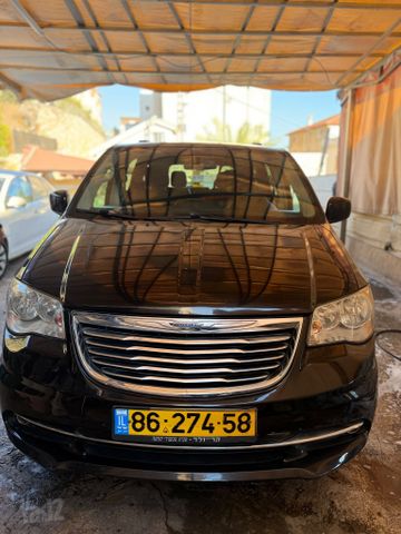 מודעת רכב קרייזלר גראנד וויאג'ר