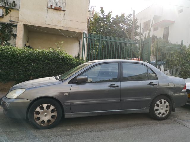 לנסר Executive אוט׳ 1.6 (98 כ״ס)