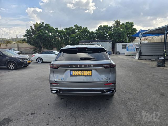 ג'אקו J8