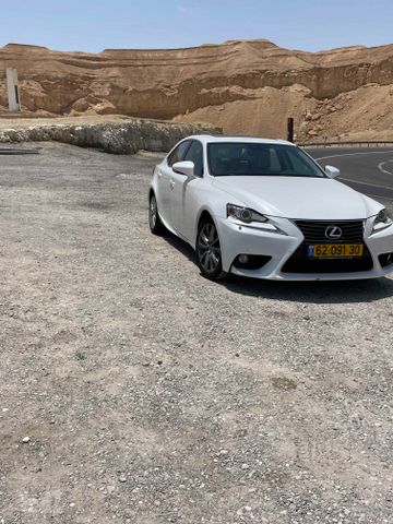 מודעת רכב לקסוס IS