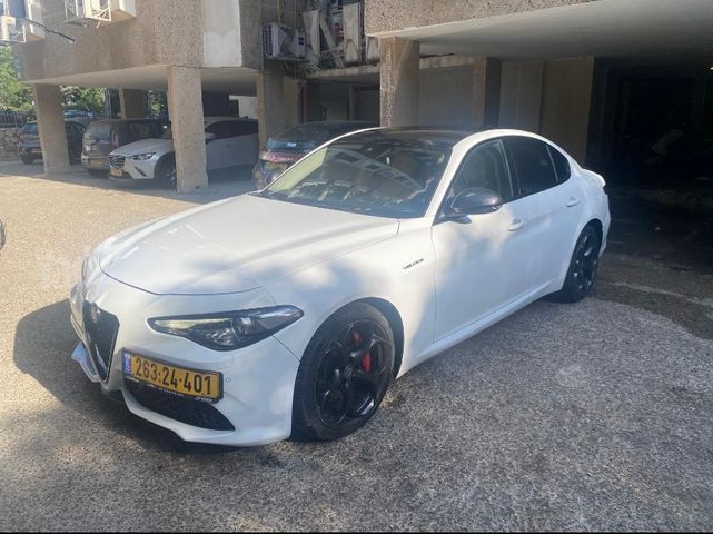 אלפא רומיאו ג'וליה