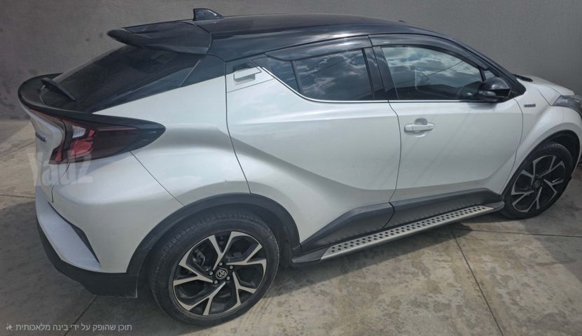 מודעת רכב טויוטה C-HR