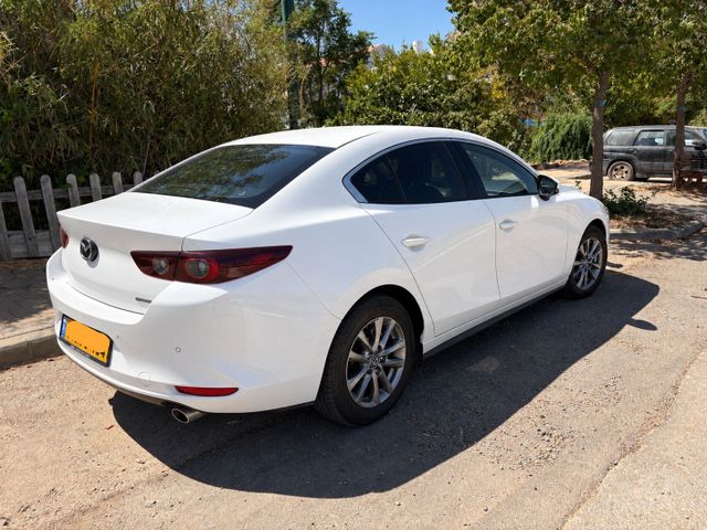 מודעת רכב מאזדה 3
