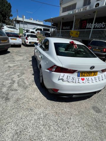 לקסוס IS