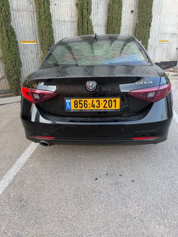 אלפא רומיאו ג'וליה