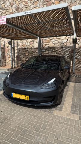 מודעת רכב טסלה מודל 3