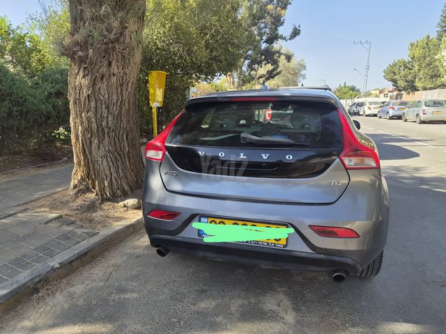 וולוו V40