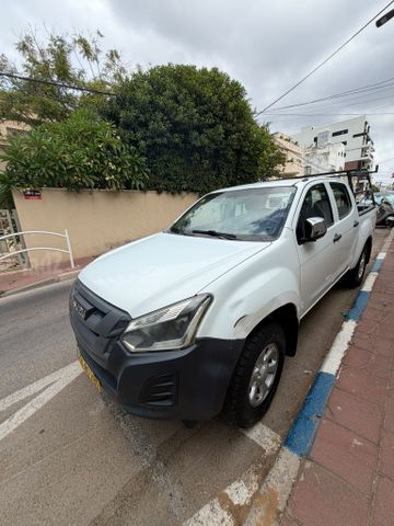 איסוזו די-מקס