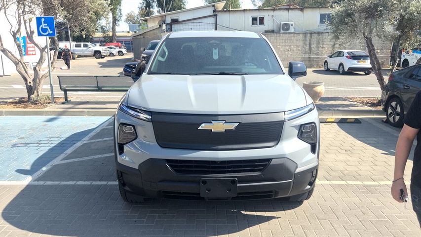 מודעת רכב שברולט סילברדו EV