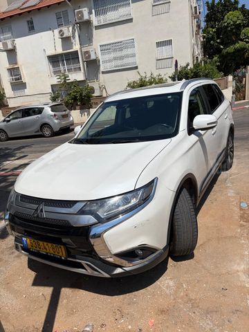 מיצובישי אאוטלנדר