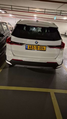 ב מ וו X1