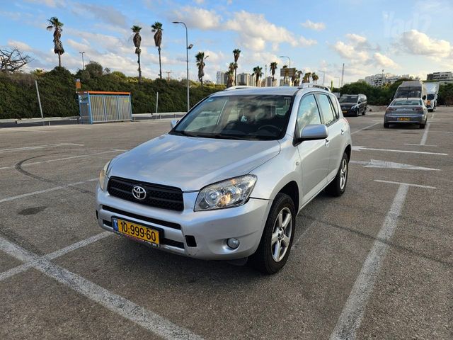 טויוטה RAV4