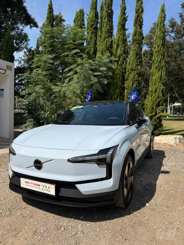 וולוו EX30