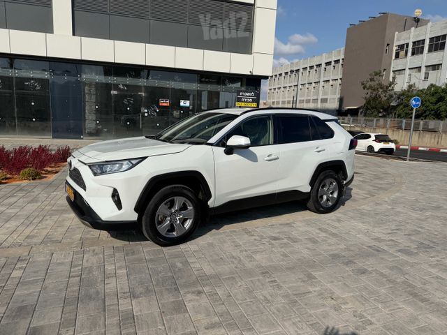 טויוטה RAV4