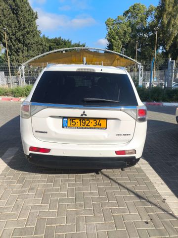 מיצובישי אאוטלנדר