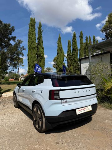 וולוו EX30