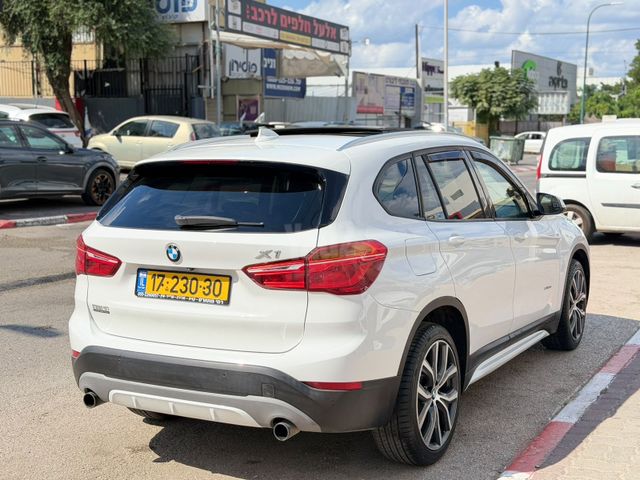 ב מ וו X1