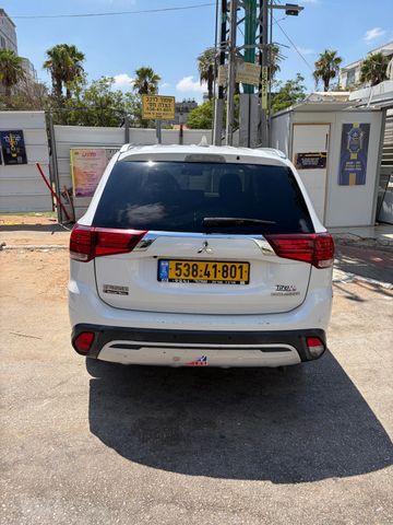 מיצובישי אאוטלנדר