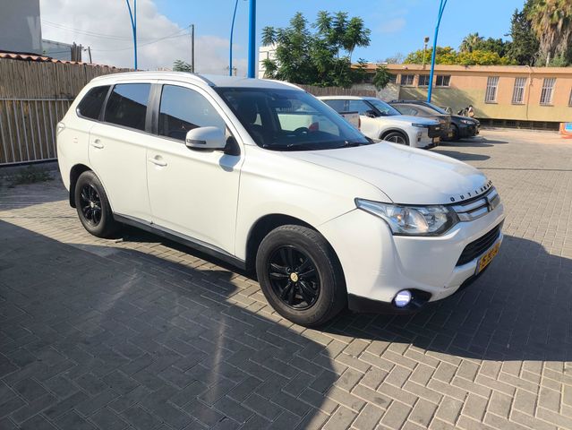 מיצובישי אאוטלנדר