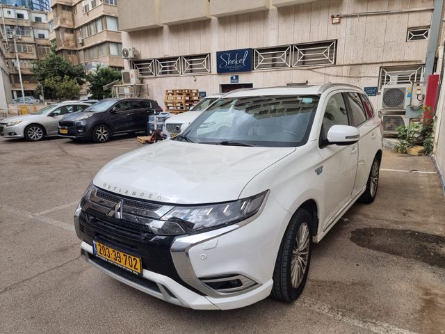 מיצובישי אאוטלנדר