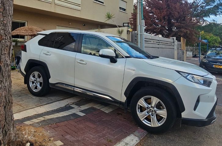 טויוטה RAV4