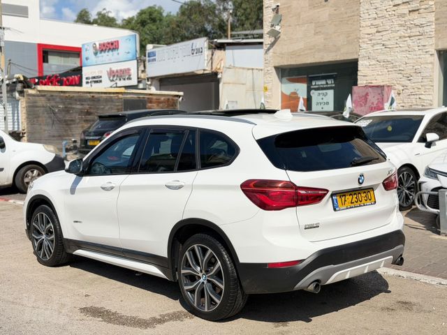 ב מ וו X1