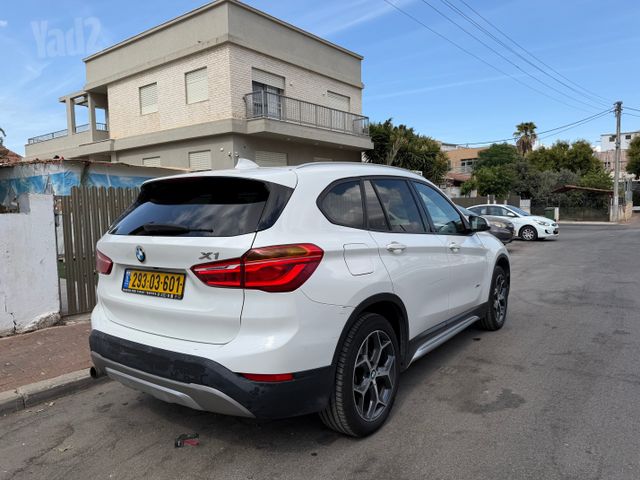 ב מ וו X1