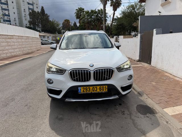 ב מ וו X1