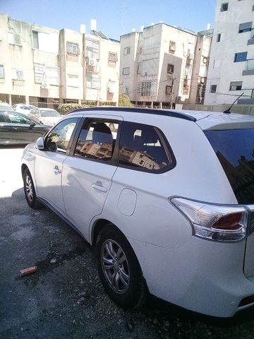 מיצובישי אאוטלנדר