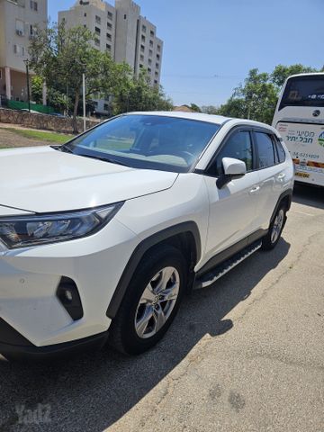 טויוטה RAV4