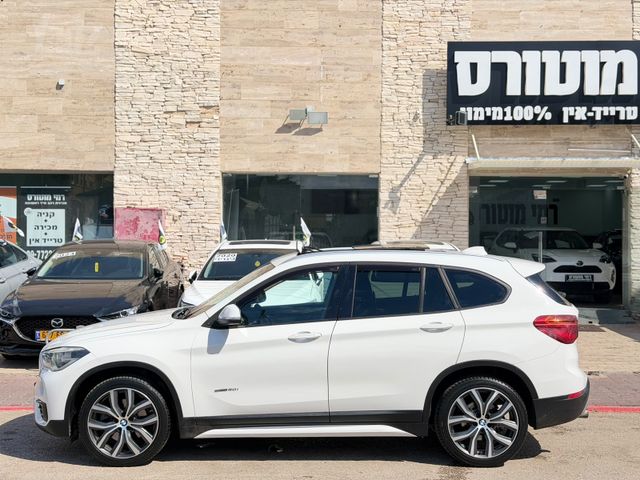 ב מ וו X1