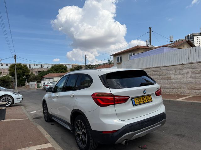 ב מ וו X1