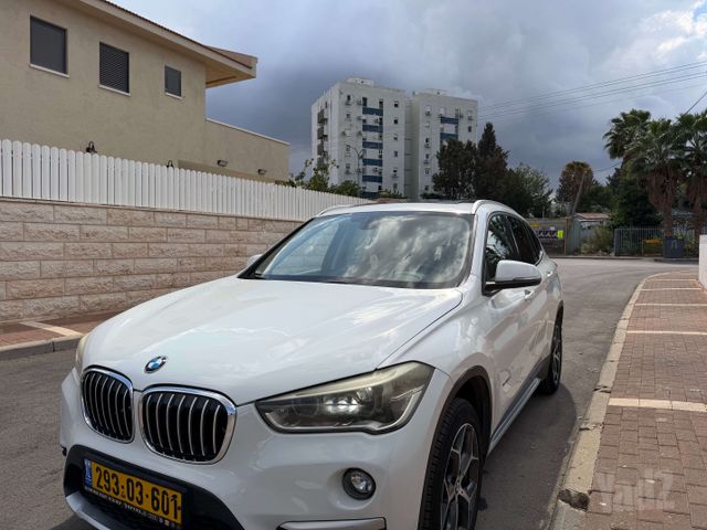 ב מ וו X1
