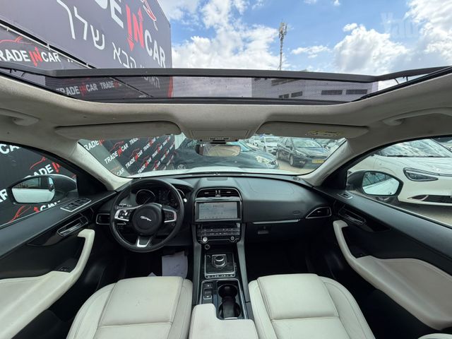 יגואר F-Pace