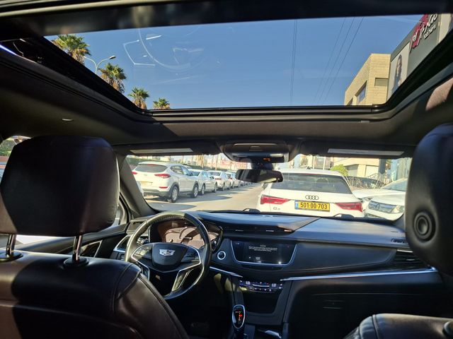 קאדילק XT5