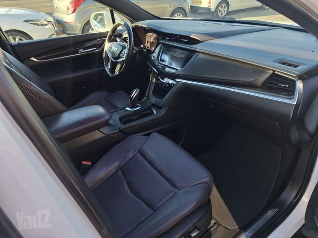 קאדילק XT5