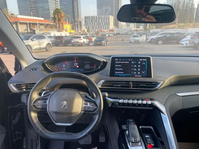 פיג'ו 3008