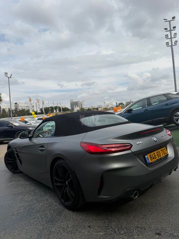 ב מ וו Z4