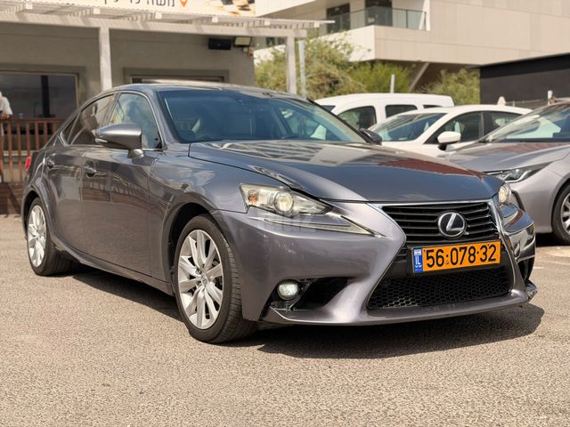 מודעת רכב לקסוס IS
