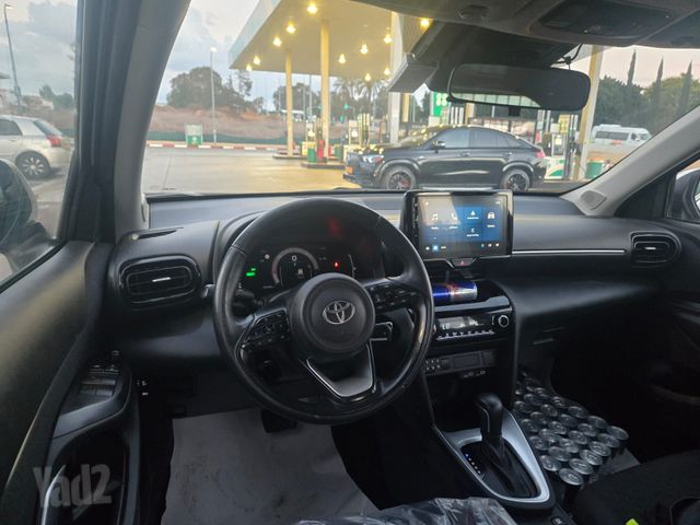טויוטה יאריס קרוס