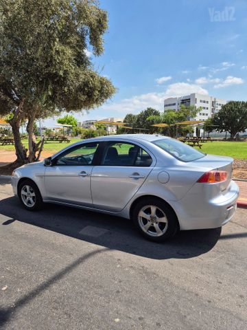 מיצובישי לנסר