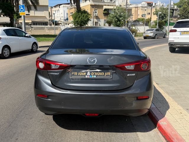 מאזדה 3