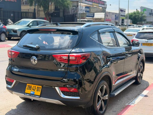 אם ג'י ZS