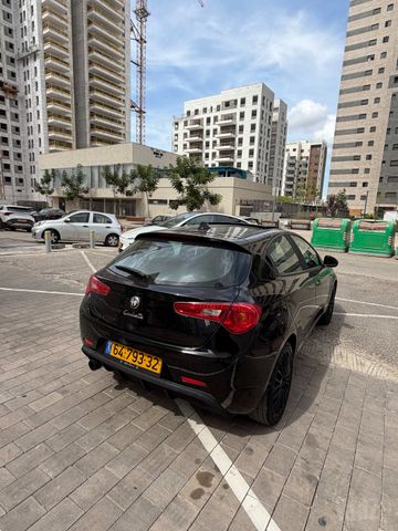 אלפא רומיאו ג'ולייטה