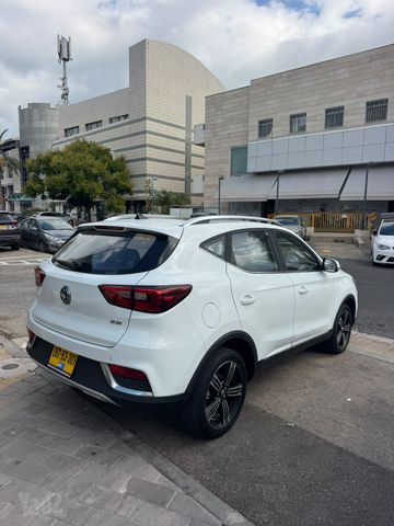 אם ג'י ZS