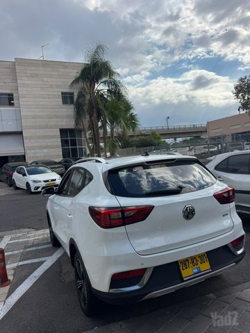 אם ג'י ZS