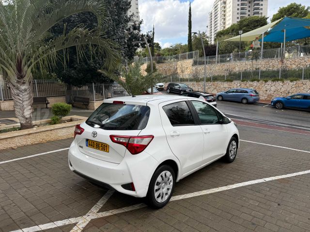 טויוטה יאריס